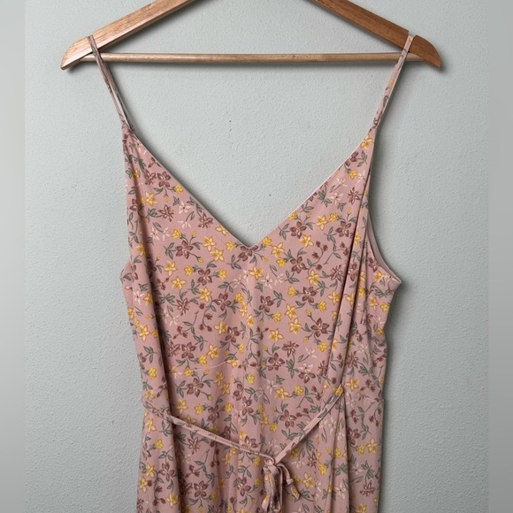 NWT BCBGeneration Surplice Wrap Dress Allover Floral in Rose Smoke Size Medium - Picture 12 of 16